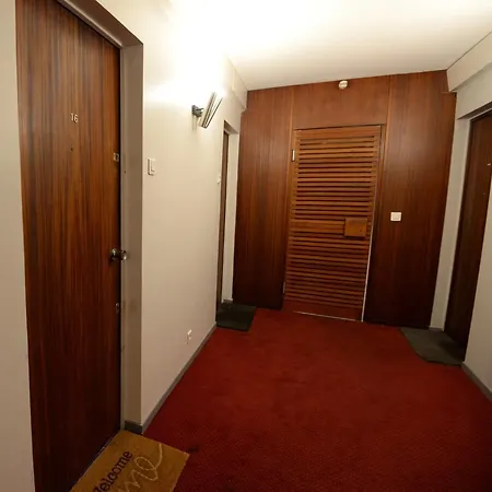 Nice Studio Located Near The Place De La Nation アパート