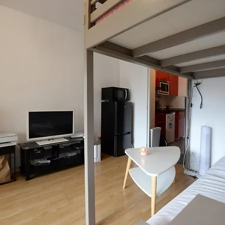 Nice Studio Located Near The Place De La Nation アパート